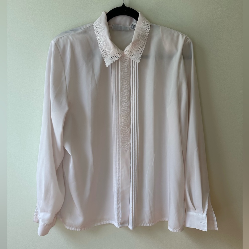 Cute white vintage button up blouse